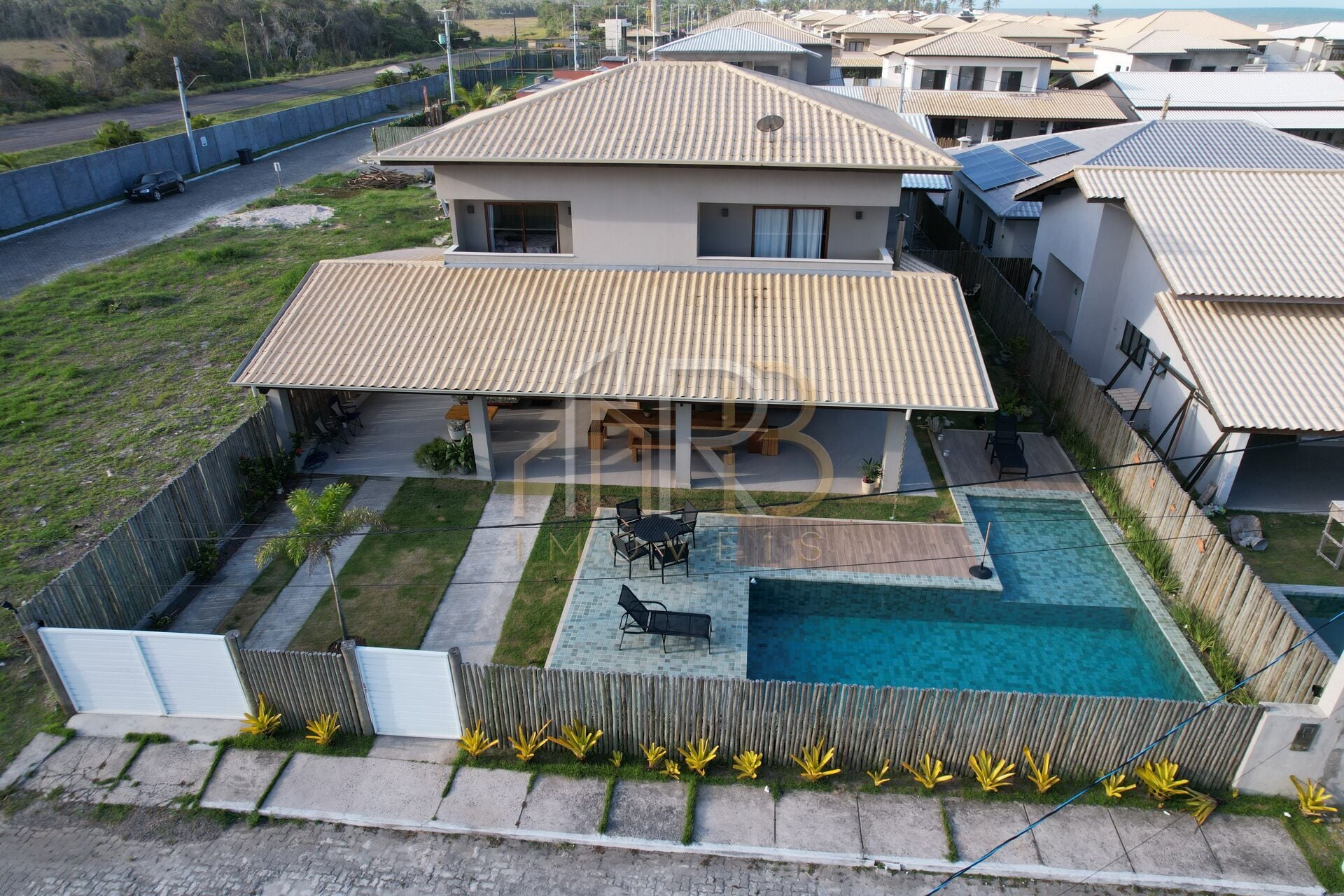 Casa com piscina à venda no condomínio Moradas da Praia em Ilhéus